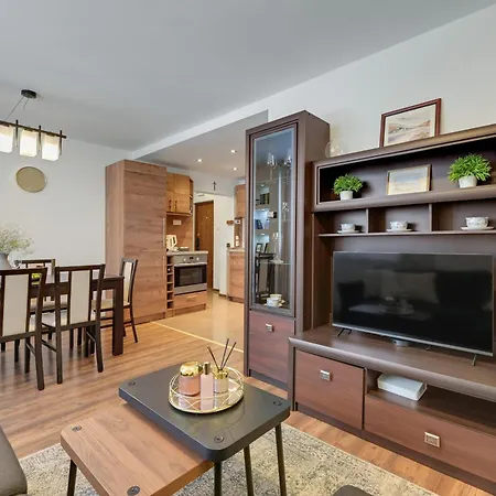 Piastowska Near The Jelitkowo & Reagan Park By Downtown Gdansk