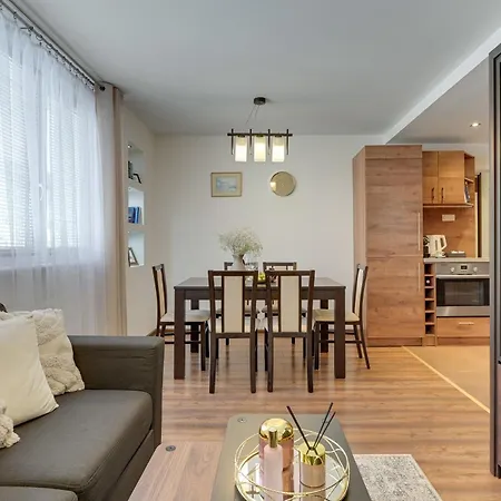 Piastowska Near The Jelitkowo & Reagan Park By Downtown Apartamento