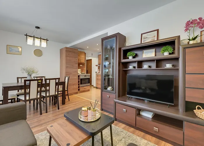 Piastowska Near The Jelitkowo & Reagan Park By Downtown Gdansk