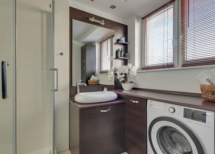 Piastowska Near The Jelitkowo & Reagan Park By Downtown * Gdansk